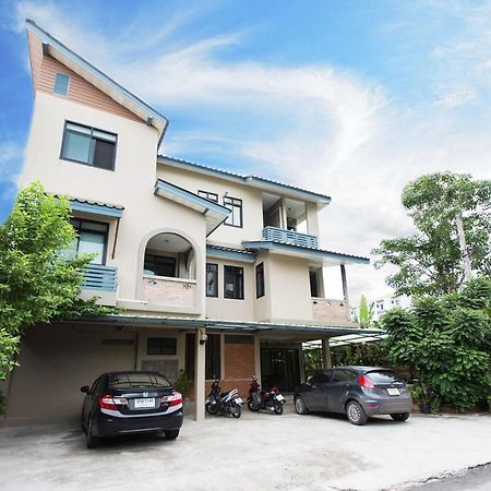 Plern Plern Bed And Bike Hotel Chiang Mai Bagian luar foto