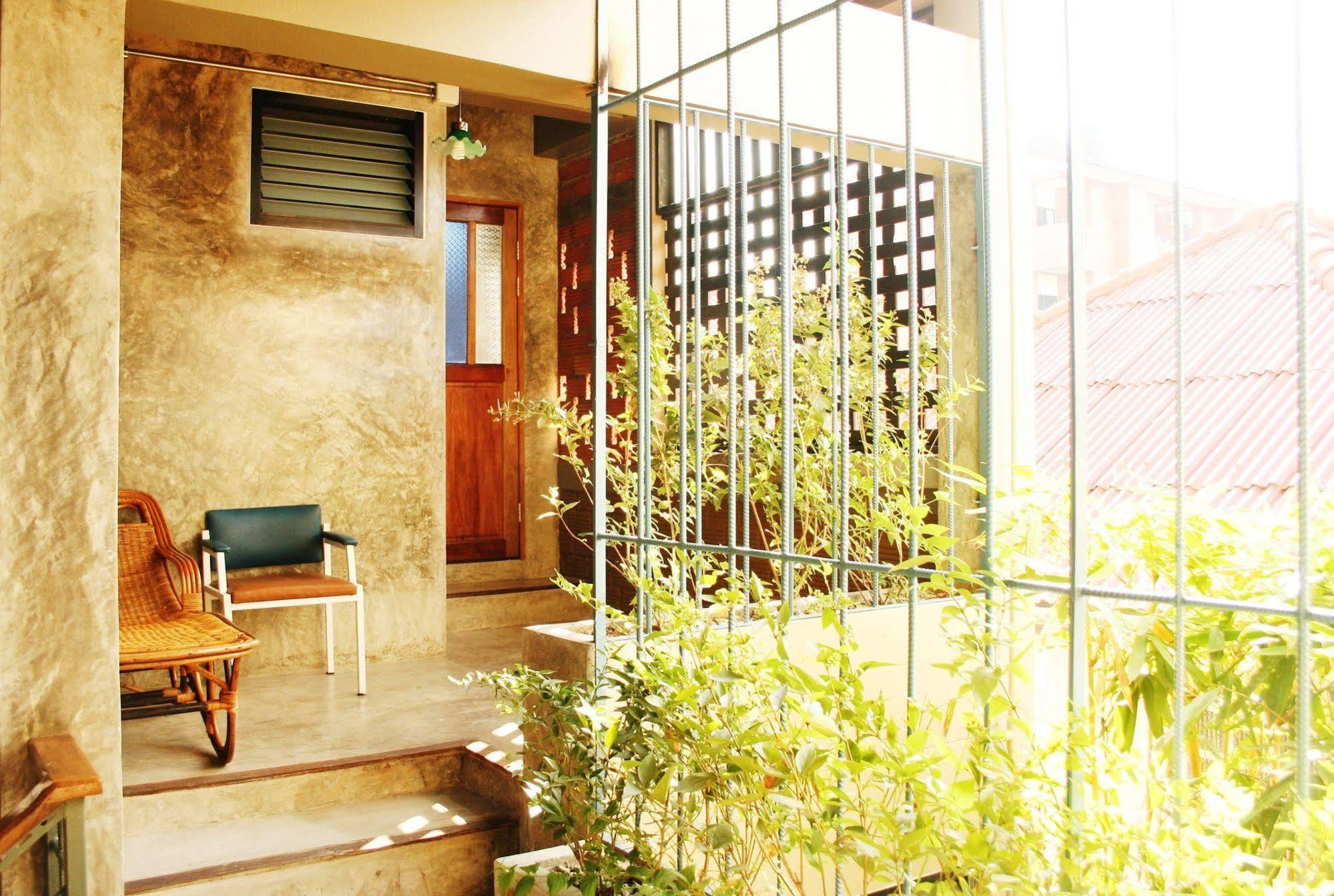 Plern Plern Bed And Bike Hotel Chiang Mai Bagian luar foto
