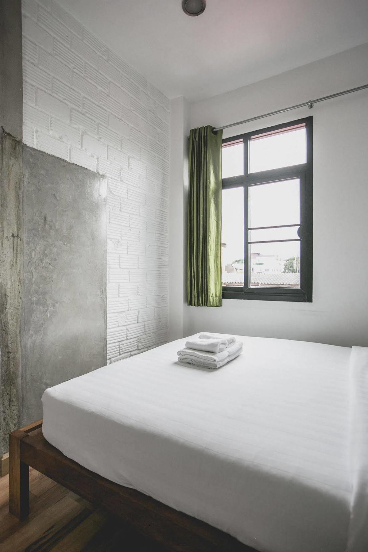 Plern Plern Bed And Bike Hotel Chiang Mai Bagian luar foto